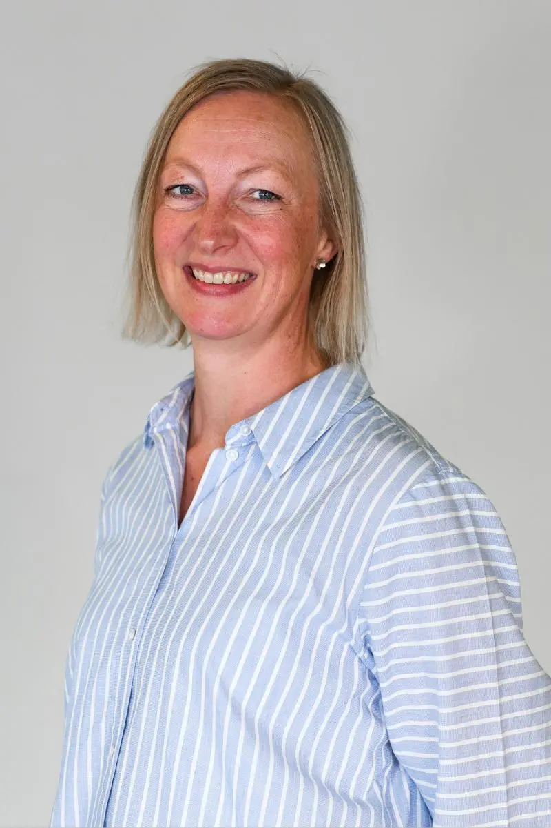 Birthe er neurooptometrist hos FysioHuset i Randers.